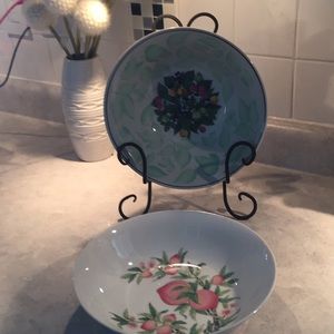 Porcelain serving bowls